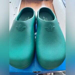 Adidas Clogs/ Adifom Stan Mule